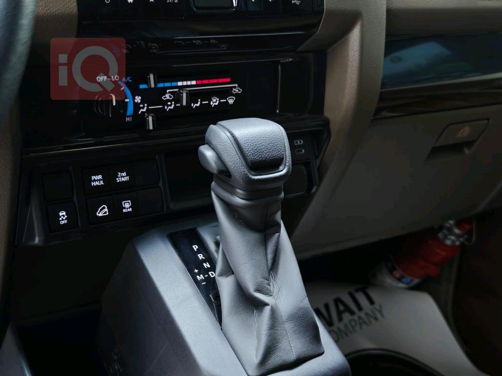 Toyota Land Cruiser 76